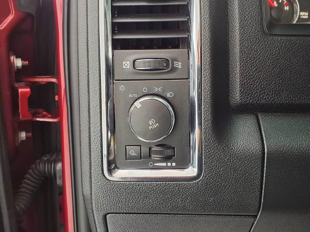 Used 2013 RAM 1500 Laramie w/ Convenience Group AWD/4WD image 5