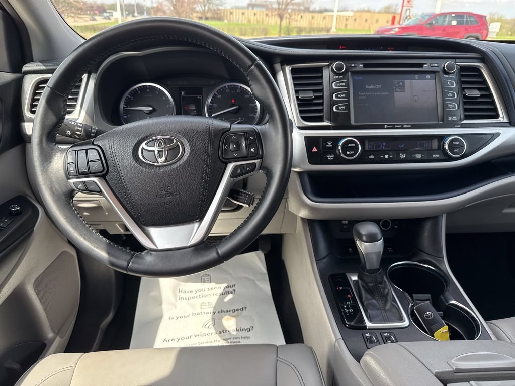 Used 2019 Toyota Highlander XLE AWD/4WD image 12