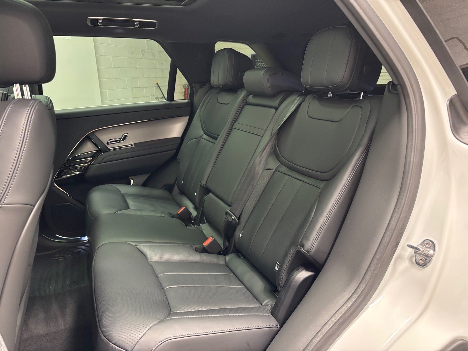 Used 2026 Land Rover Range Rover Sport SE AWD/4WD image 25