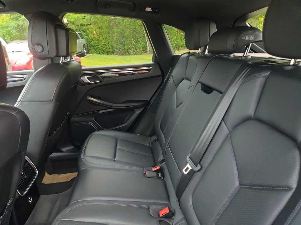Used 2023 Porsche Macan image 32