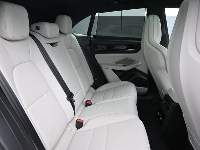 Certified 2025 Porsche Macan Electric RWD image 24