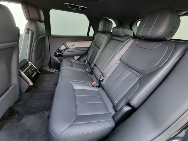 Used 2025 Land Rover Range Rover Sport SE image 24