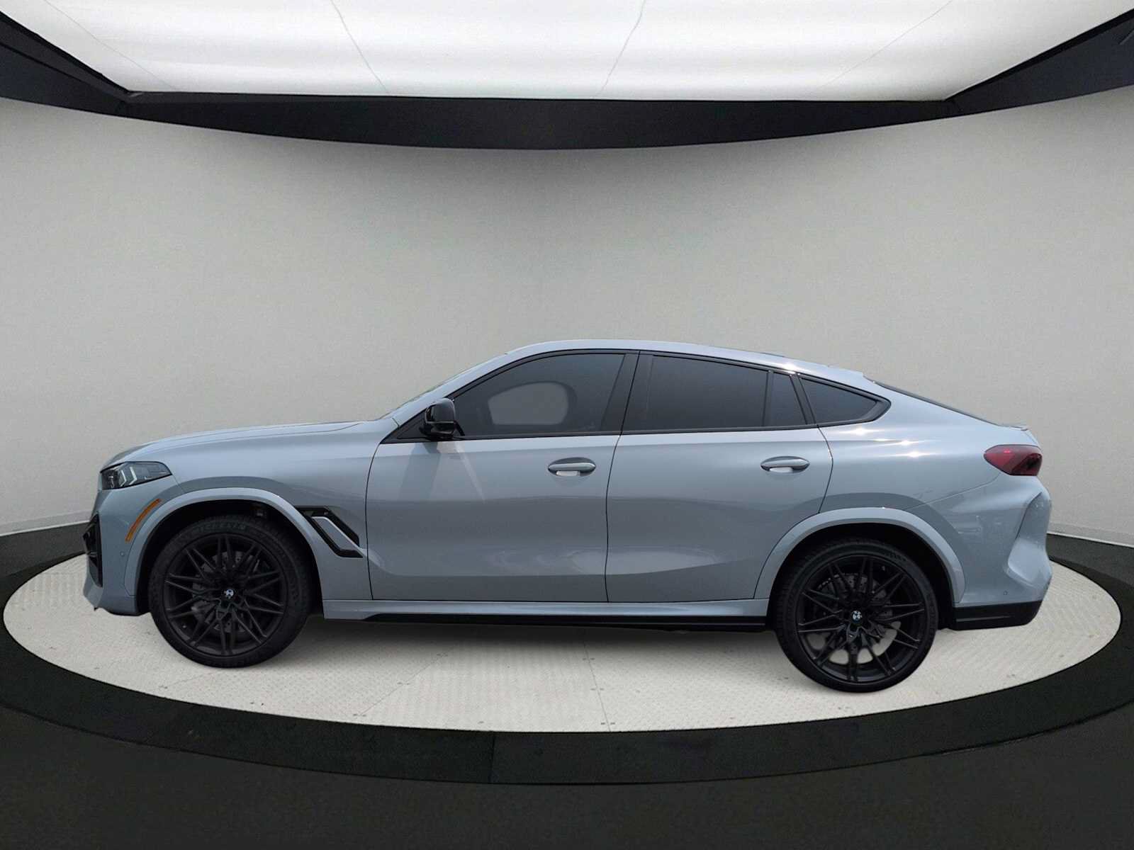 Used 2025 BMW X6 M Competition w/ Executive Package AWD/4WD image 5