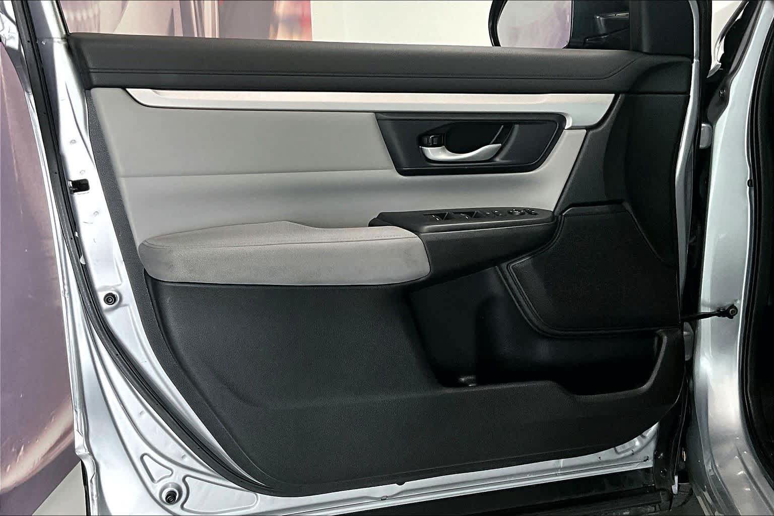 Used 2017 Honda CR-V LX image 25