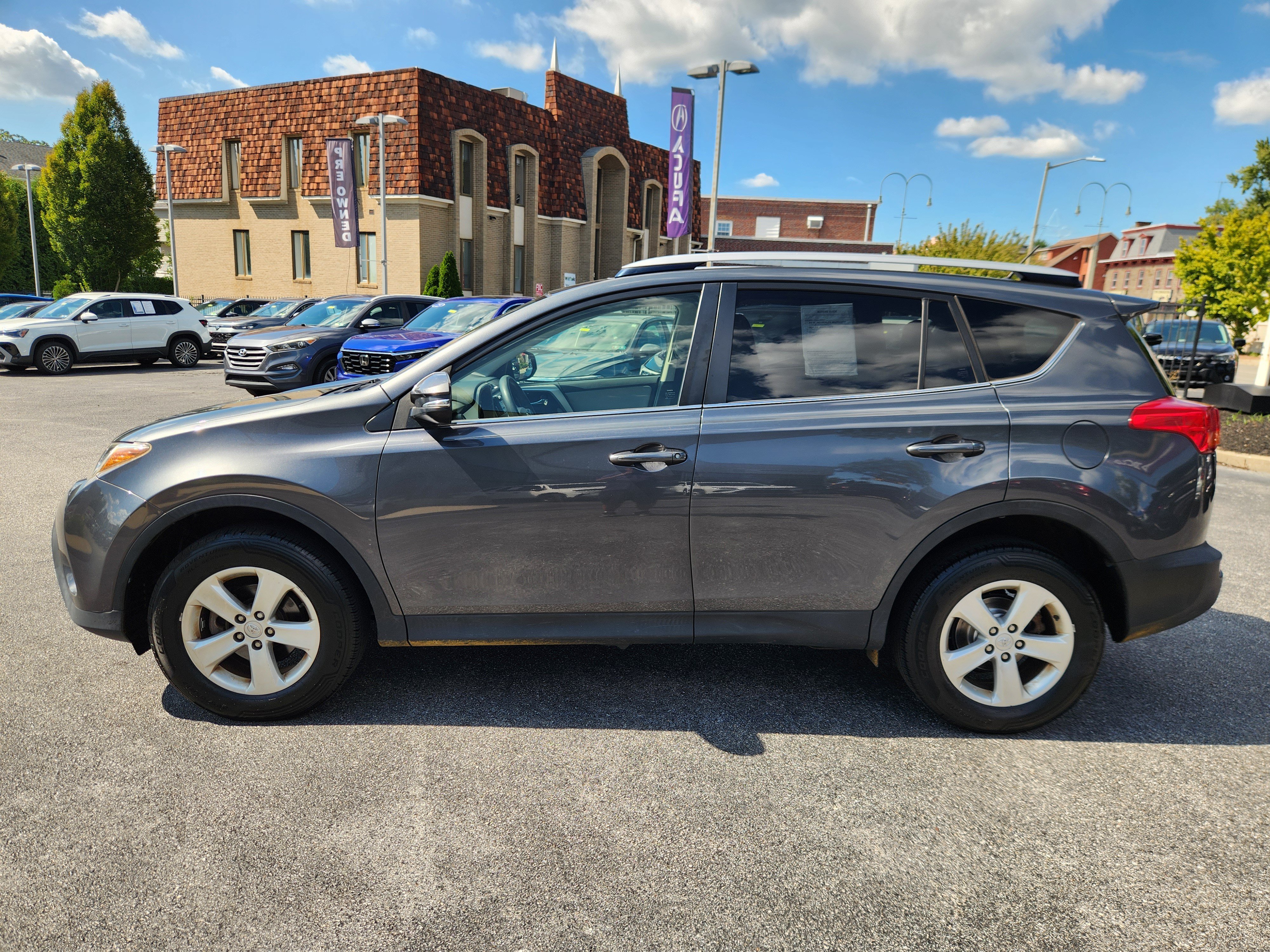 Used 2014 Toyota RAV4 XLE AWD/4WD image 5