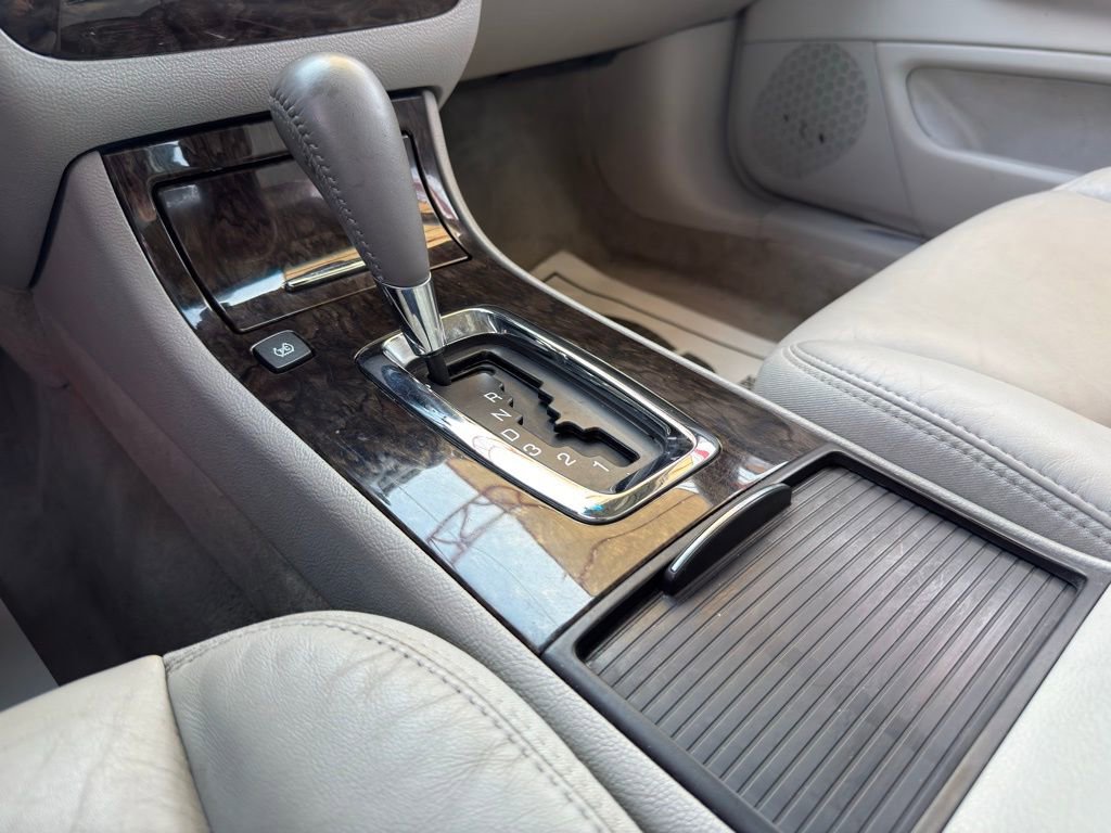 Used 2009 Cadillac DTS w/ Trunk Convenience Package FWD image 24