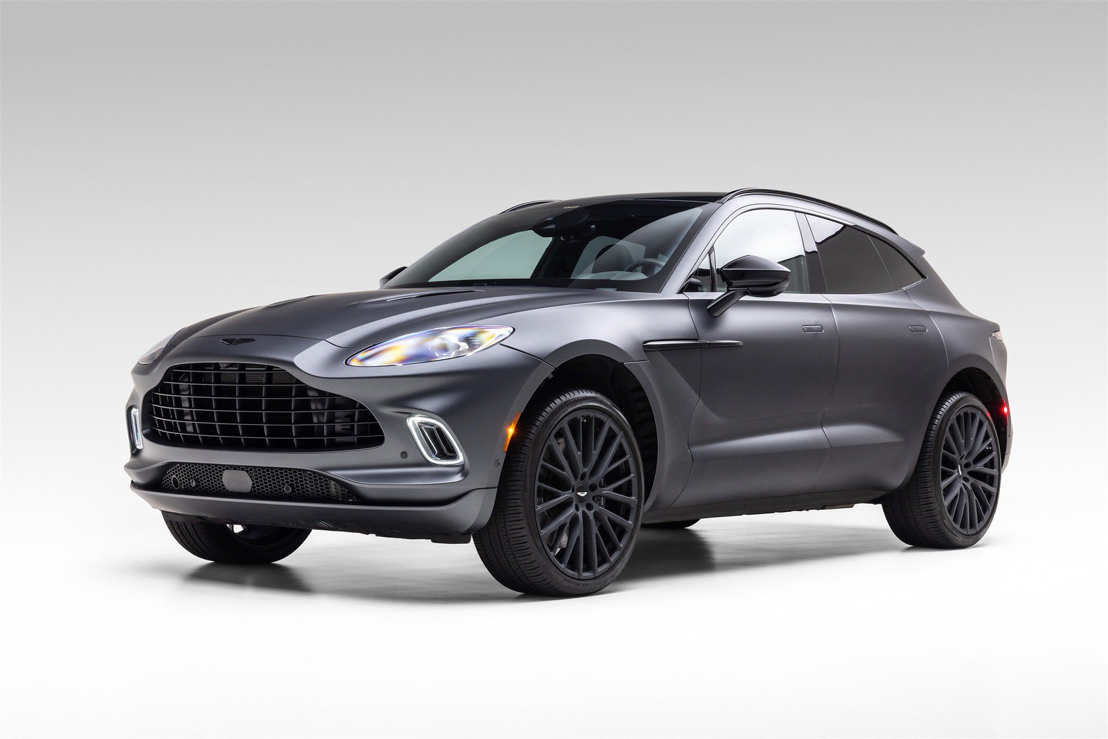 Used 2022 Aston Martin DBX AWD/4WD image 3