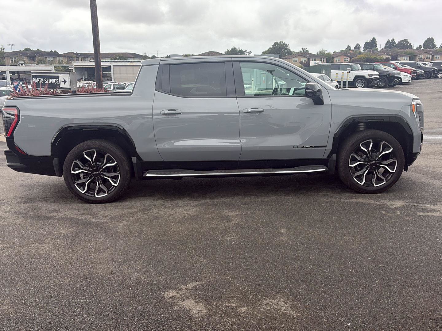 Used 2024 GMC Sierra EV Denali AWD/4WD image 4