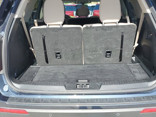 Used 2023 Ford Explorer XLT RWD image 6