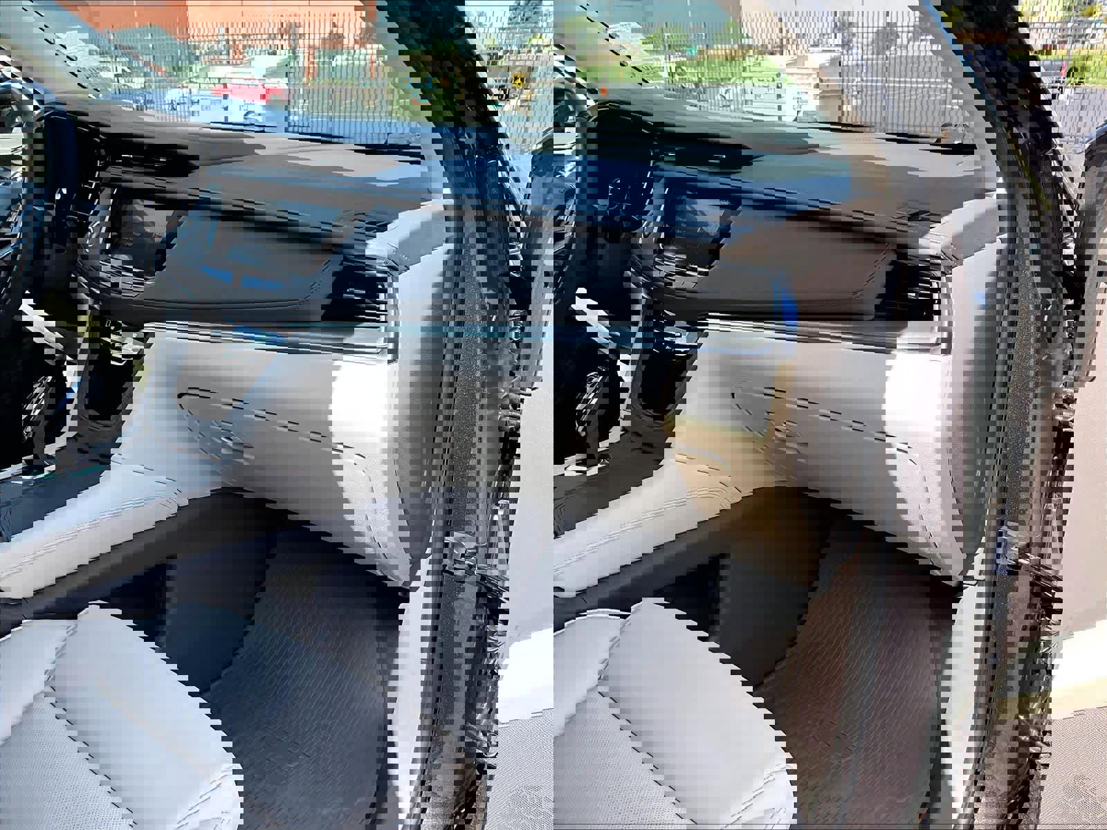 Used 2018 Cadillac XT5 Luxury w/ Driver Awareness Package AWD/4WD image 18