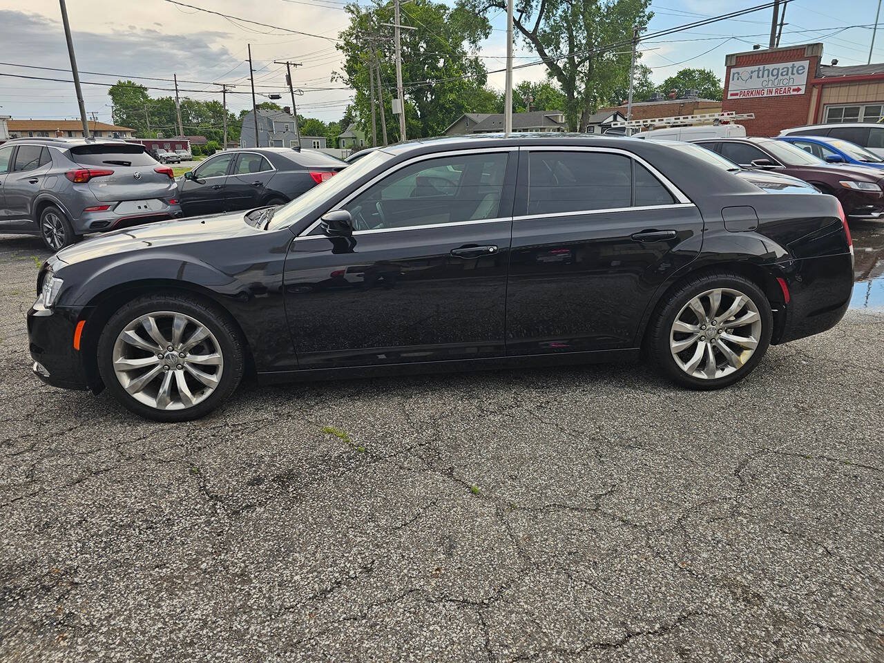 Used 2019 Chrysler 300 Touring w/ Quick Order Package 2EF RWD image 4