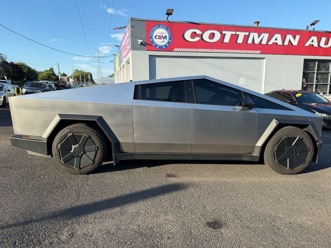 Used 2024 Tesla Cybertruck AWD Crew Cab image 30