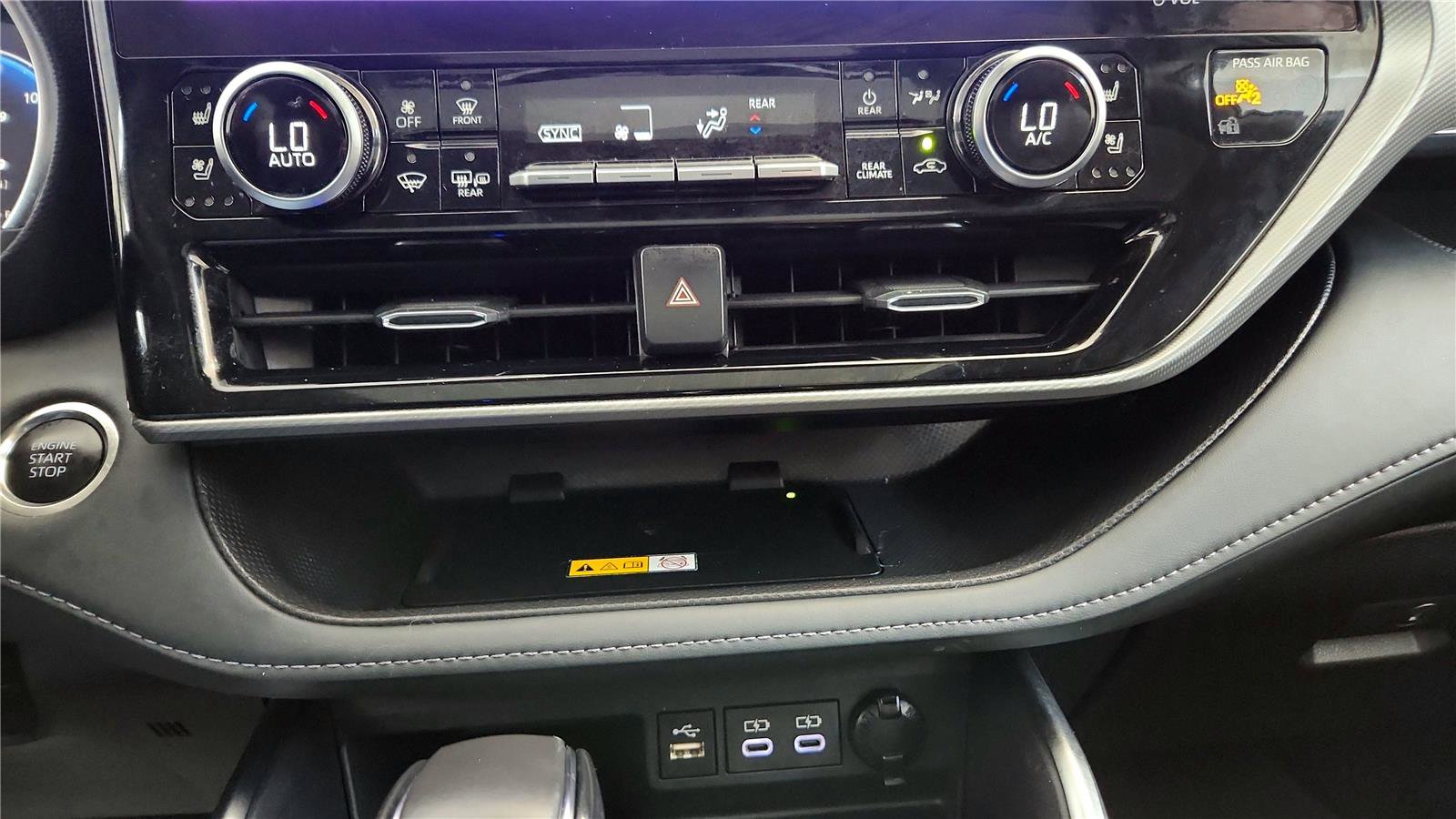 Certified 2025 Toyota Highlander Platinum image 32