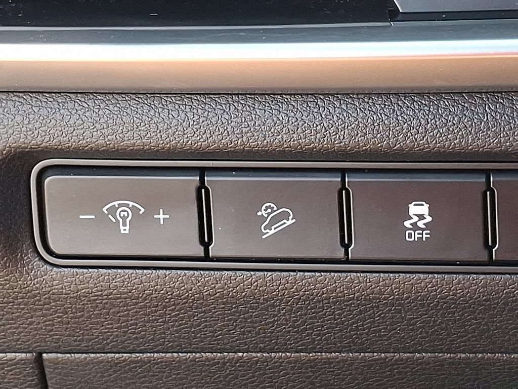 Used 2024 Kia Telluride LX AWD/4WD image 25