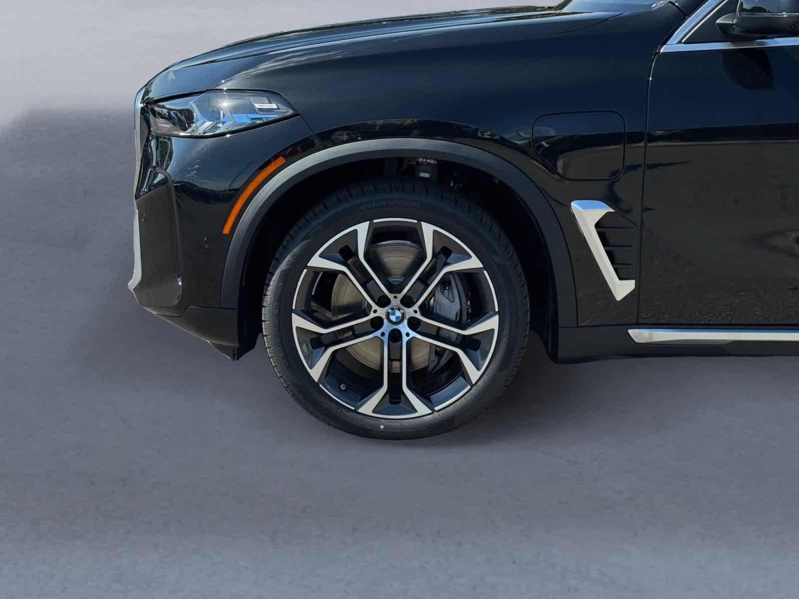 New 2026 BMW X5 xDrive50e w/ Climate Comfort Package AWD/4WD image 9
