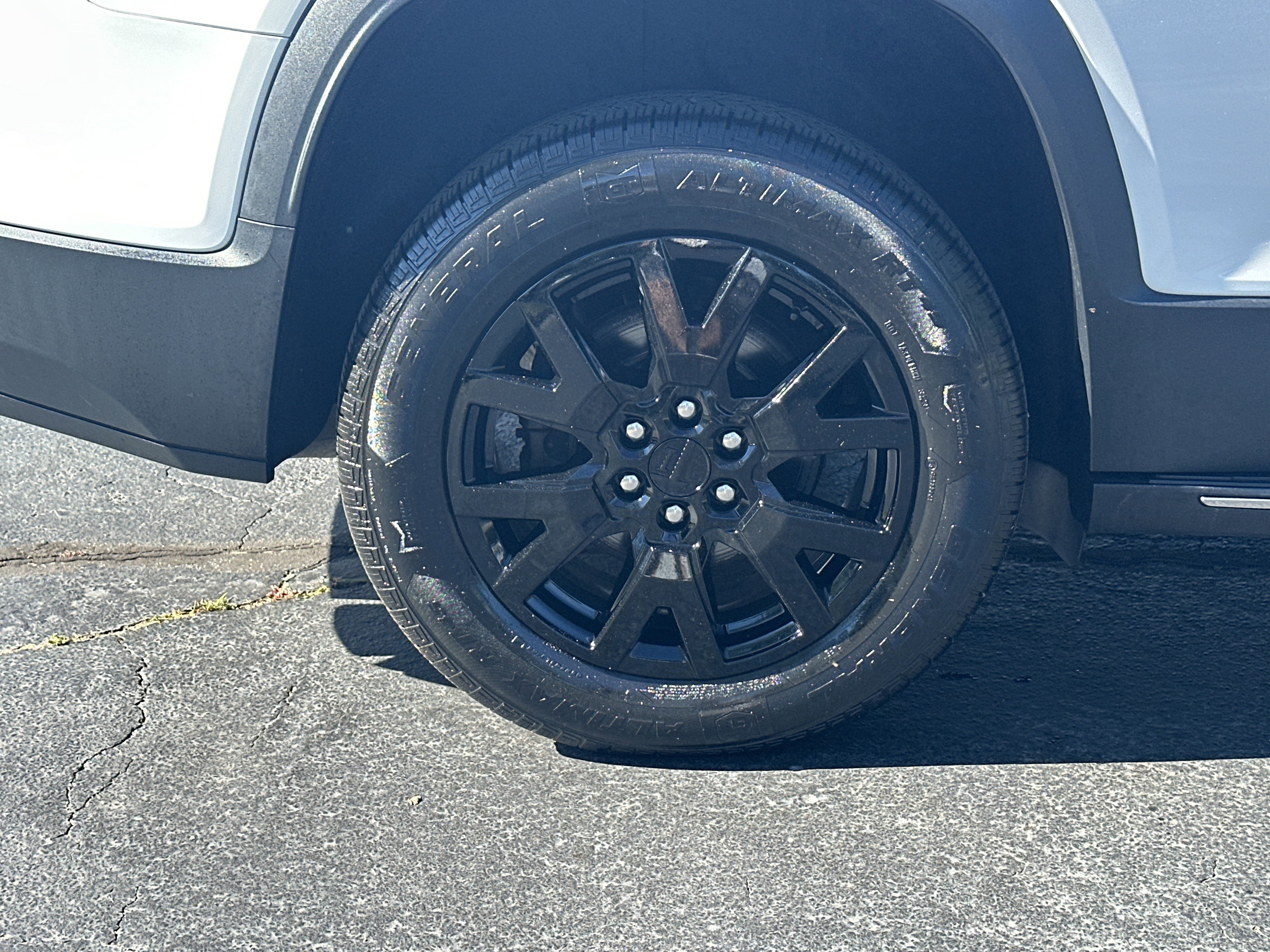 Used 2020 GMC Acadia SLT w/ LPO, Floor Liner Package AWD/4WD image 16