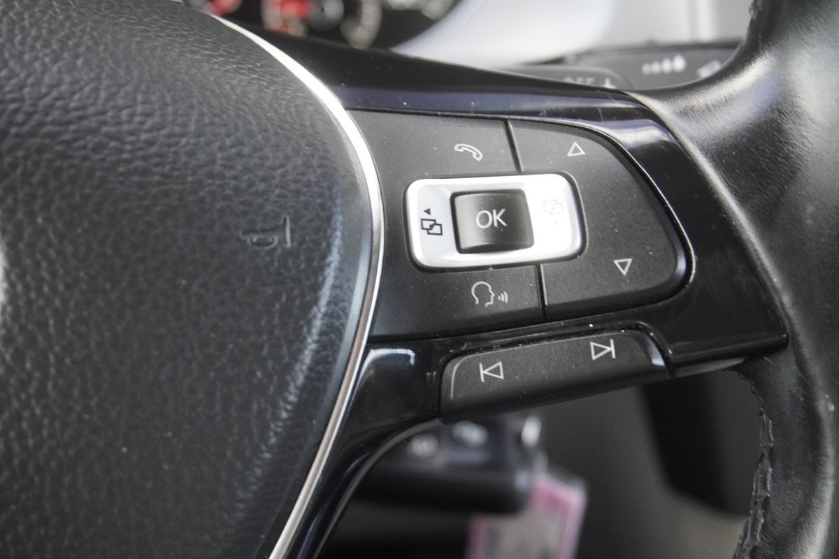 Used 2016 Volkswagen Golf S FWD image 16