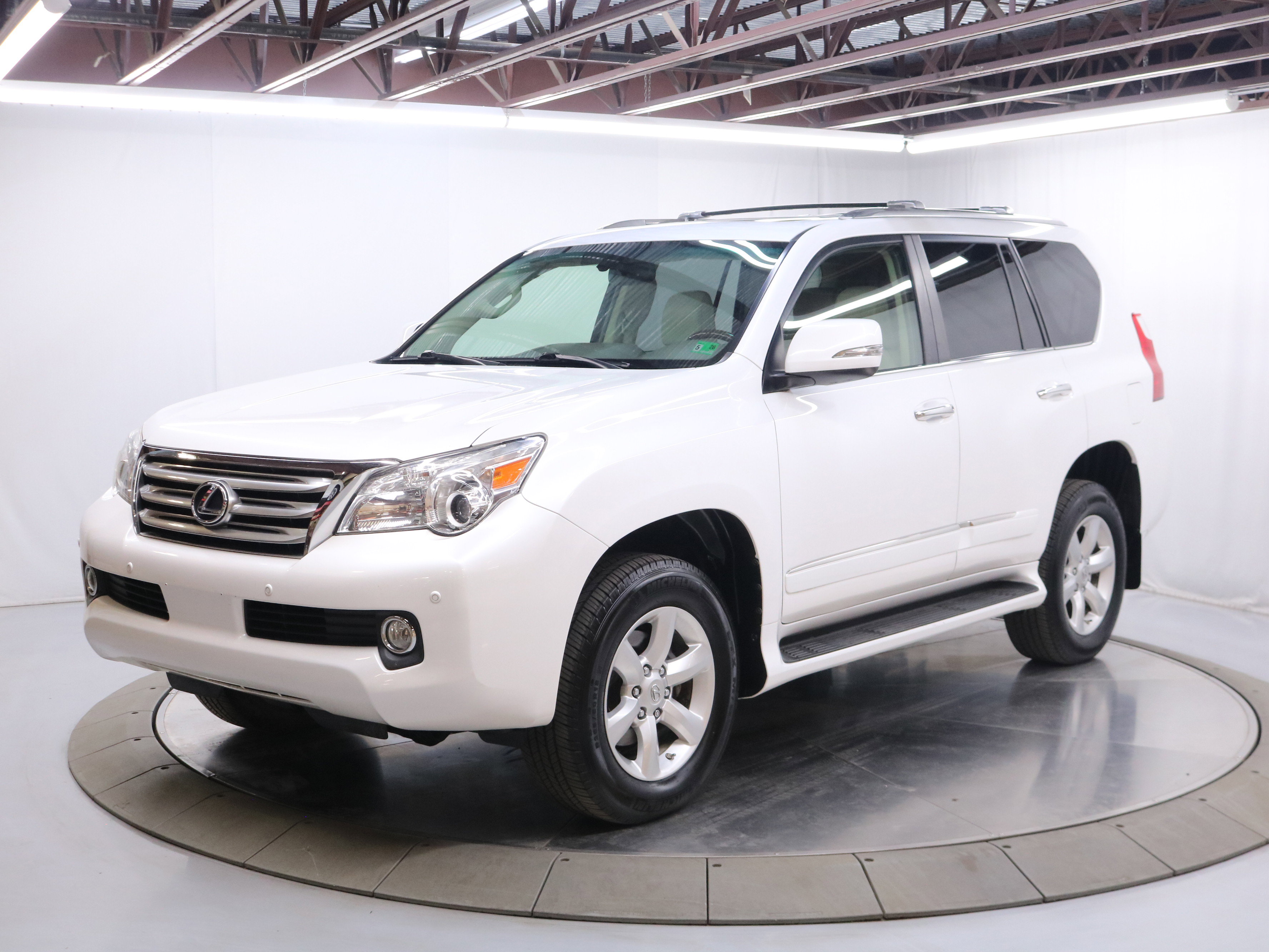 Used 2013 Lexus GX 460 image 2