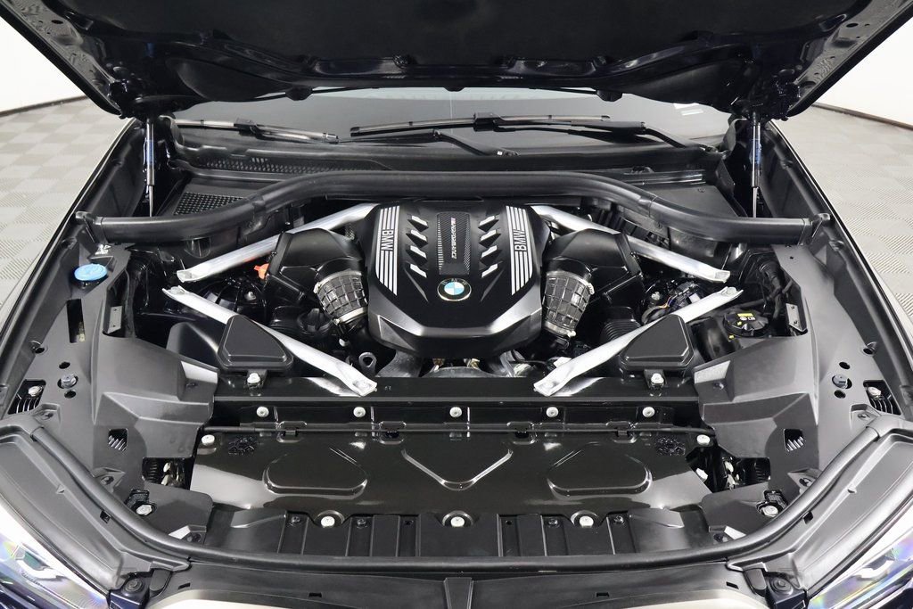 Used 2022 BMW X5 M50i image 15