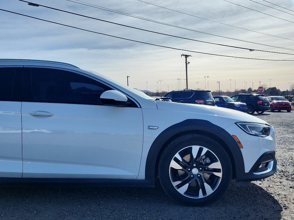 Used 2019 Buick Regal Essence w/ Driver Confidence Package I image 4