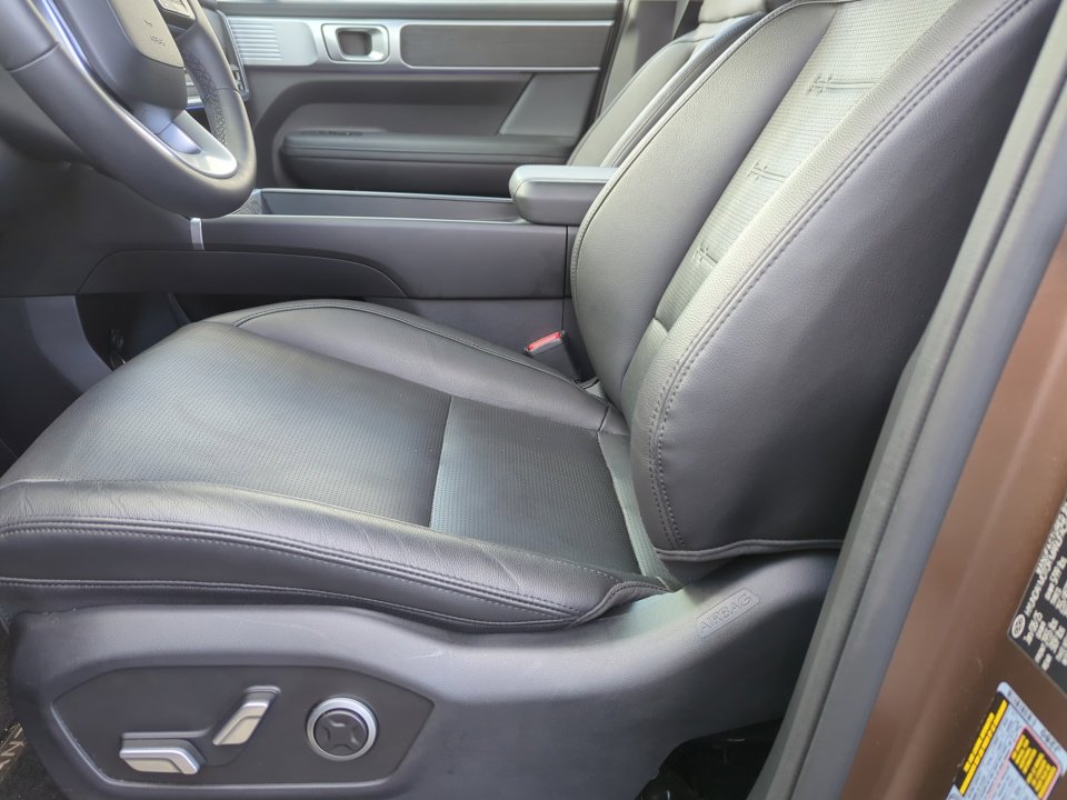 Used 2025 Hyundai Santa Fe Limited image 11