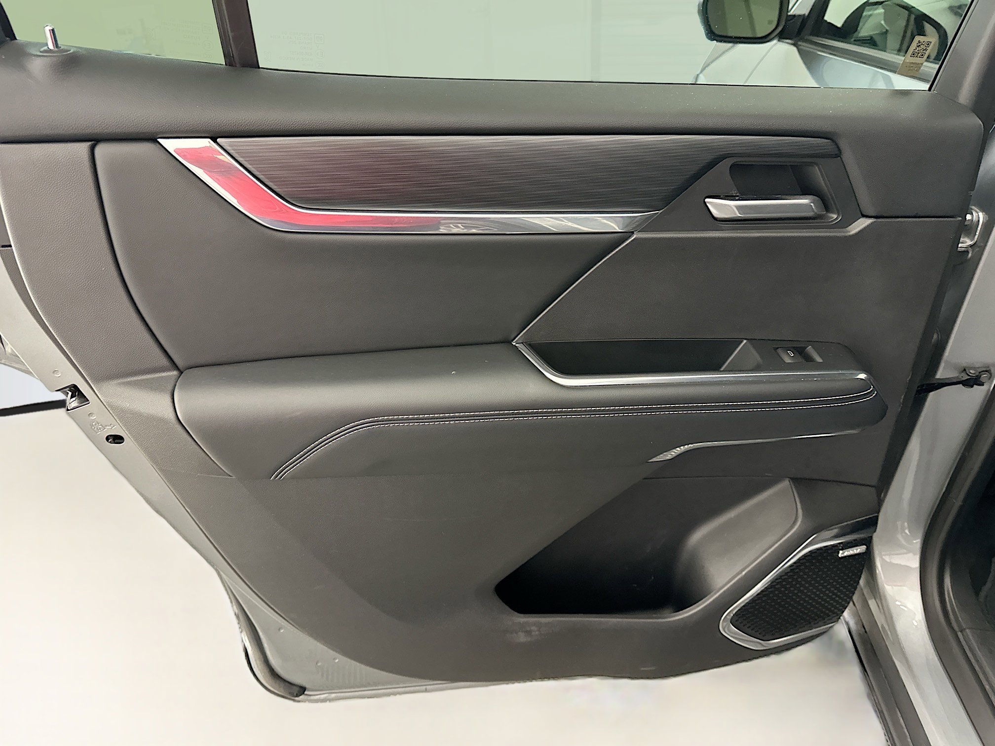 Used 2025 GMC Acadia Elevation image 27