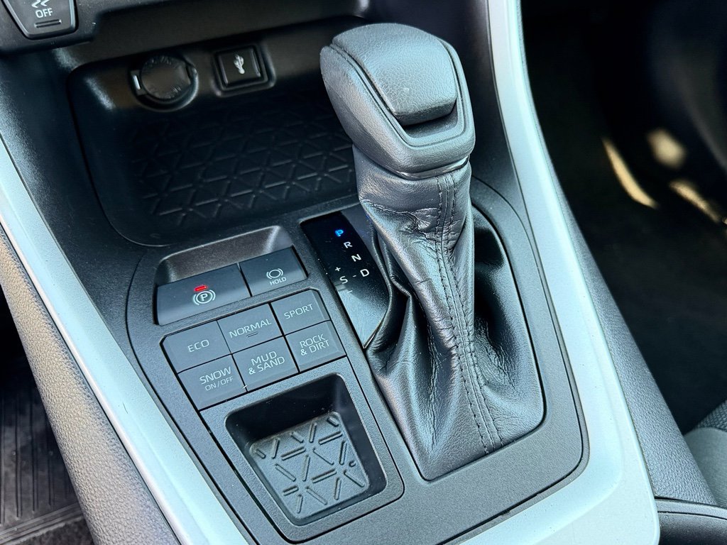 Used 2022 Toyota RAV4 LE image 26