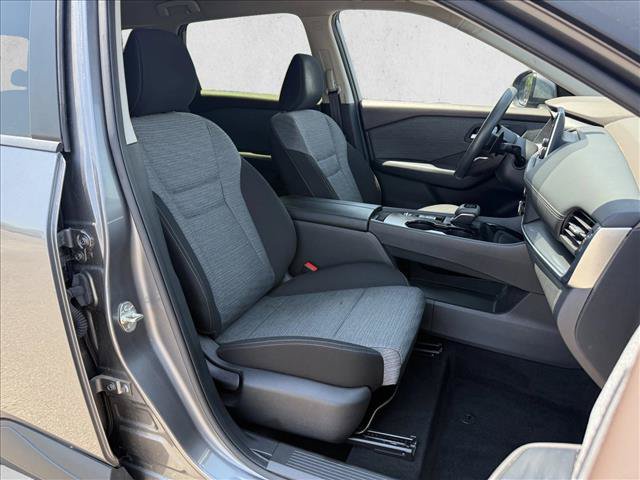 Used 2023 Nissan Rogue SV FWD image 13