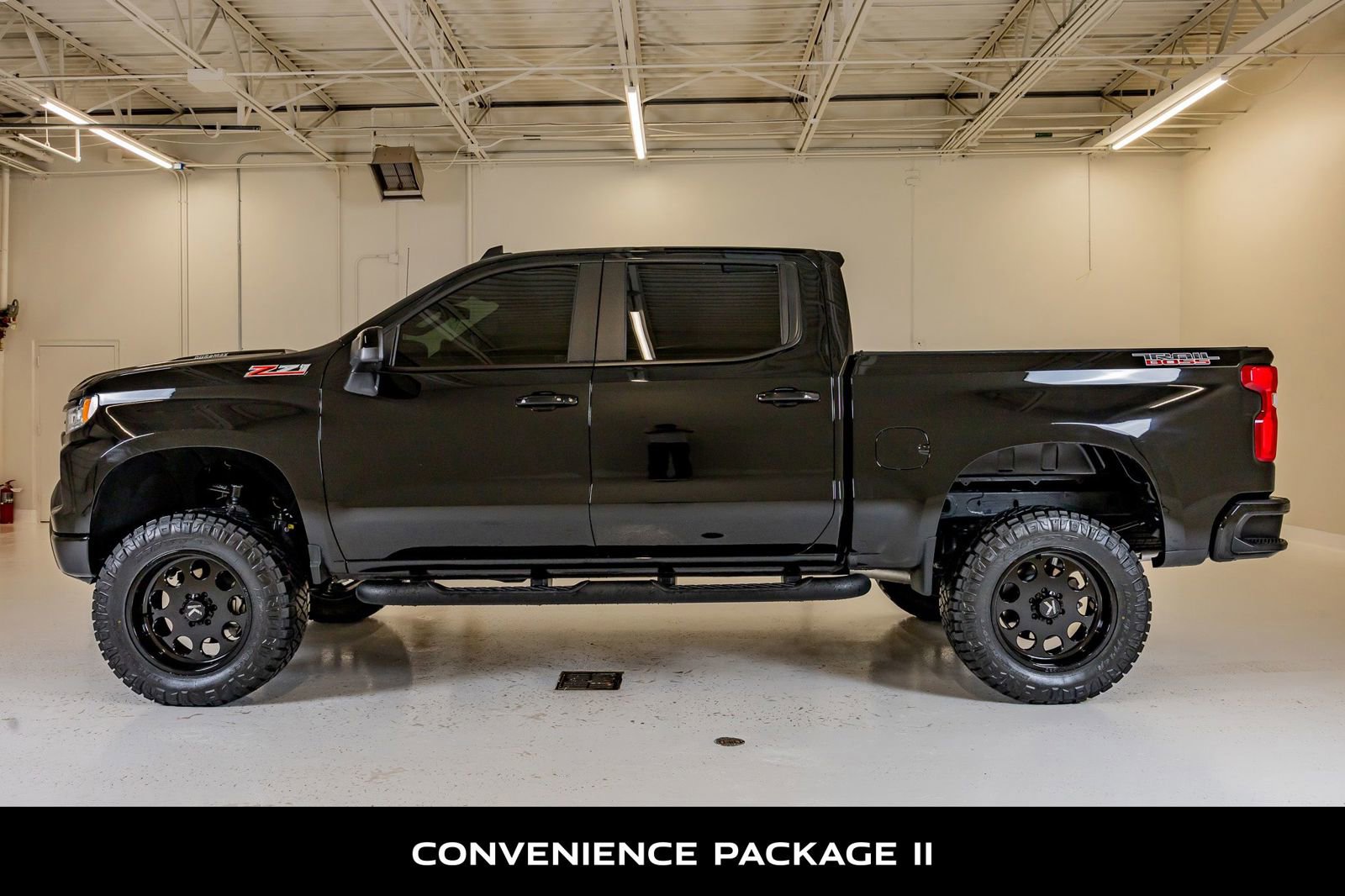 Used 2025 Chevrolet Silverado 1500 LT Trail Boss w/ Convenience Package II AWD/4WD image 6