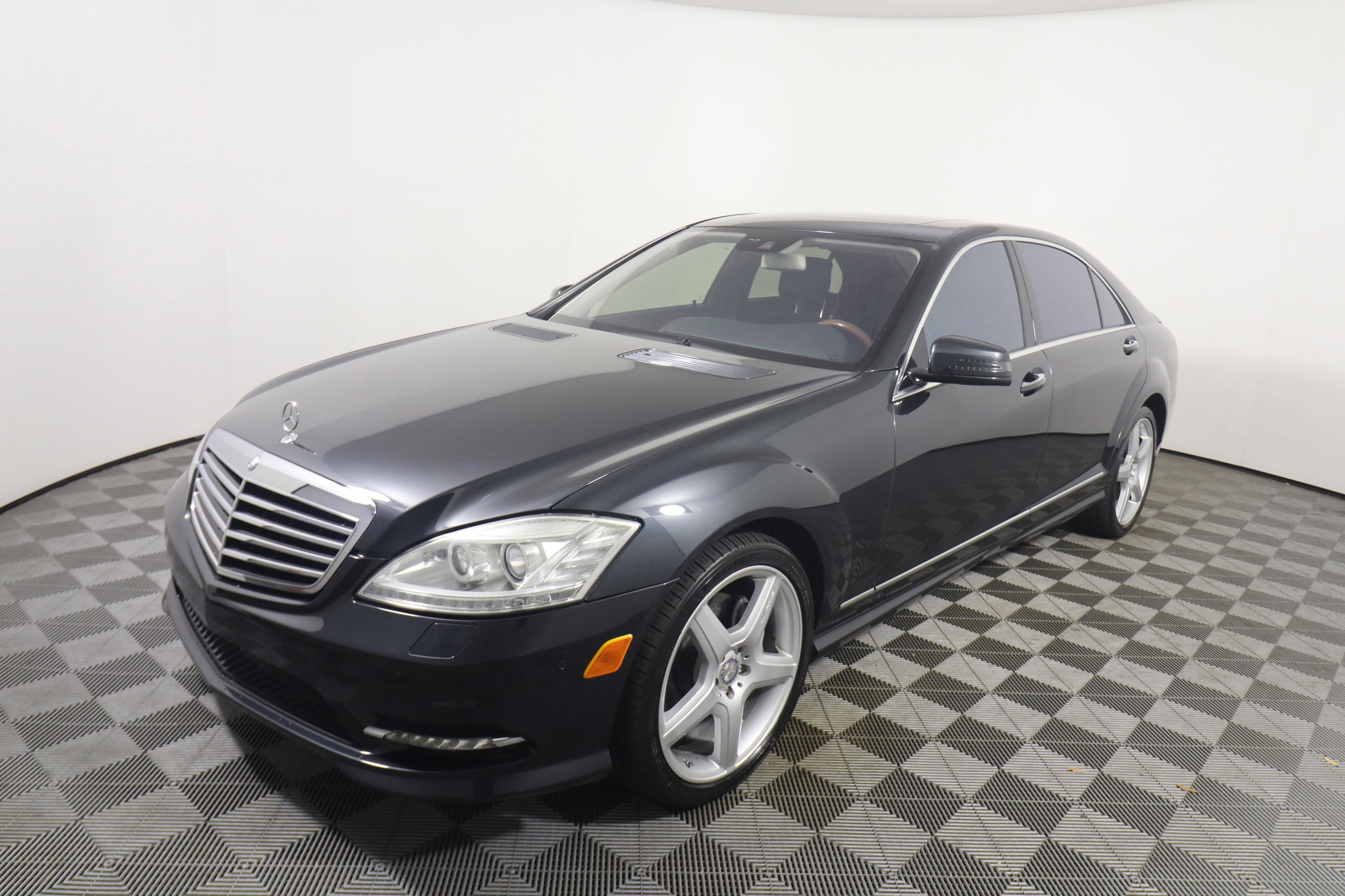 Used 2011 Mercedes-Benz S 550 4MATIC image 9