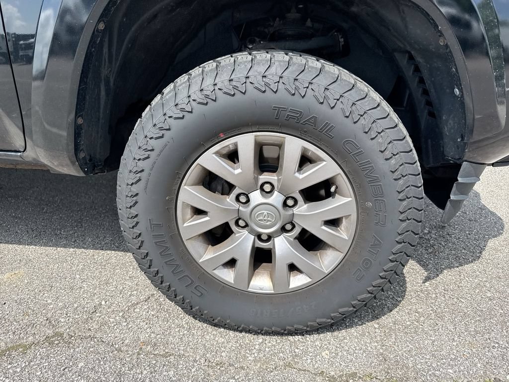 Used 2017 Toyota Tacoma SR5 w/ Tow Package RWD image 6