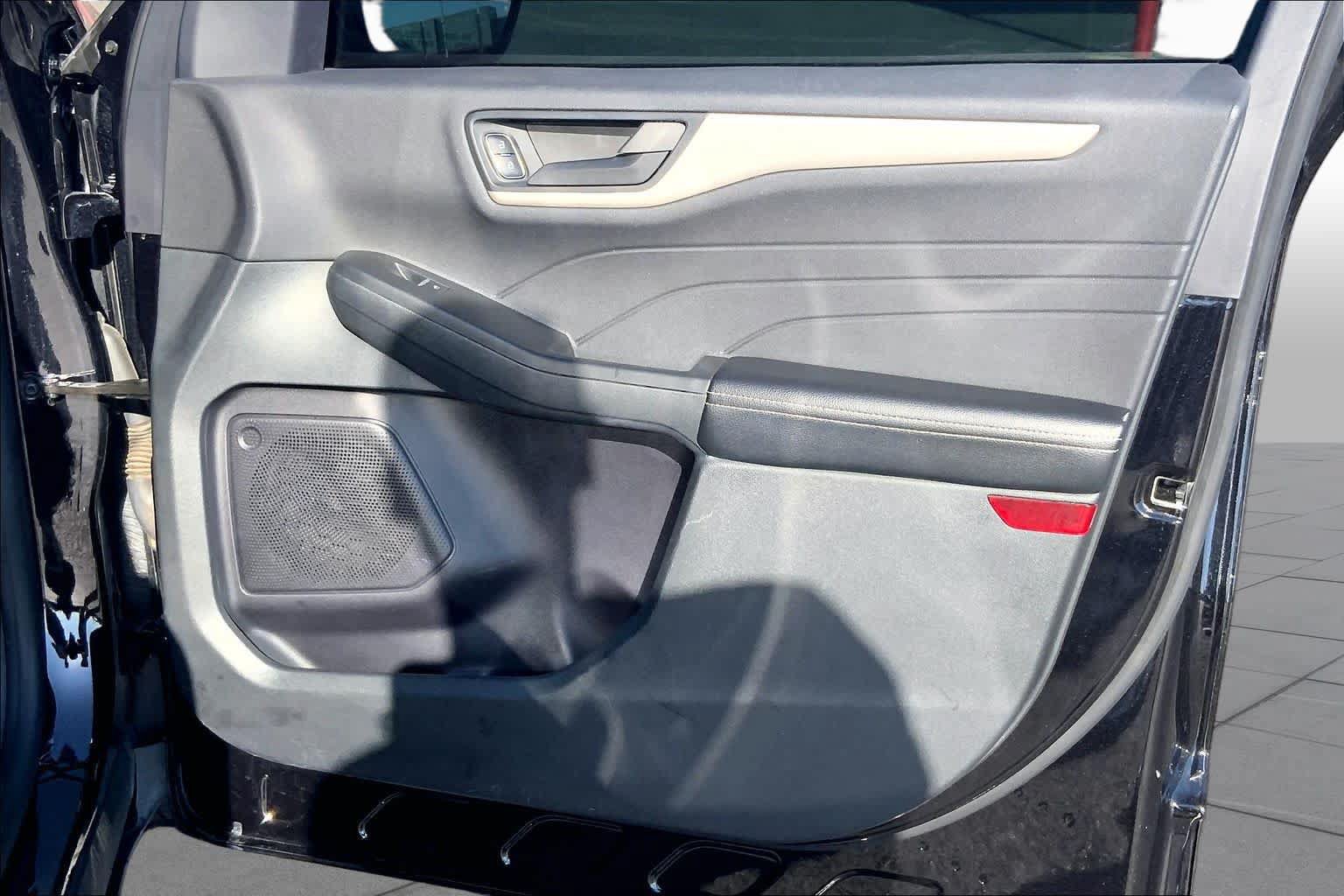 Used 2022 Ford Escape SE w/ SE Sport Appearance Package FWD image 23
