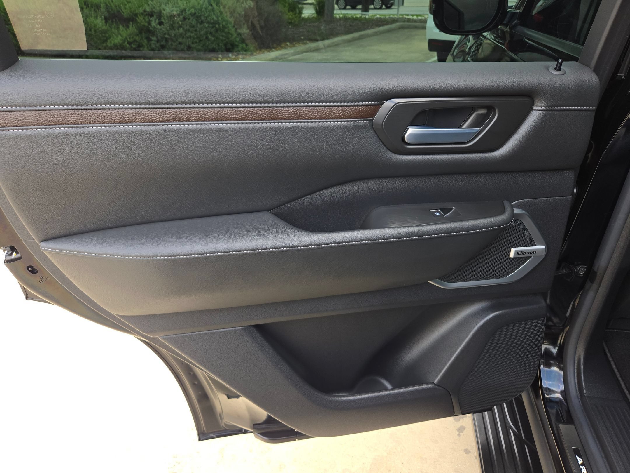 Certified 2025 Nissan Armada Platinum RWD image 15