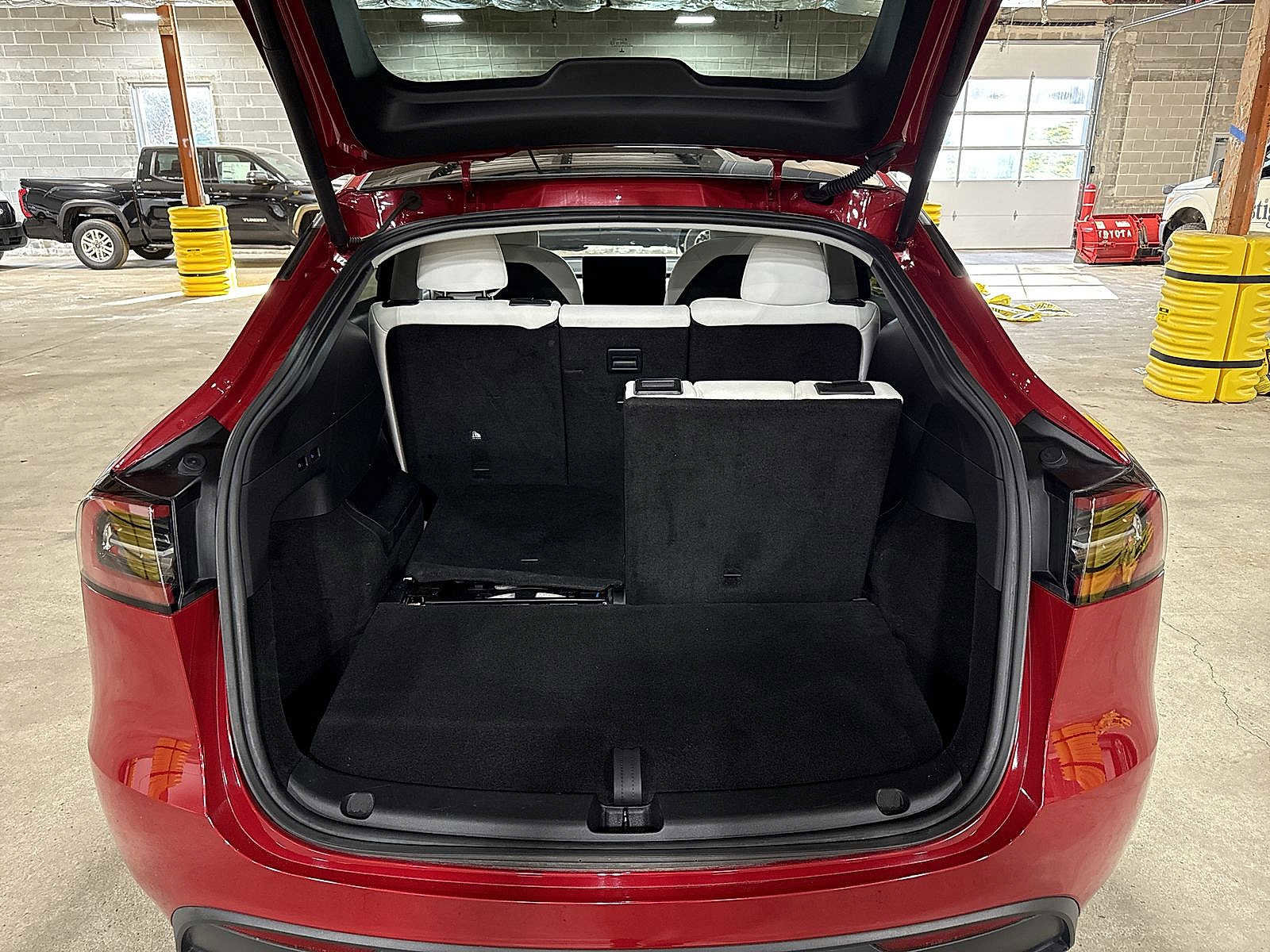 Used 2023 Tesla Model Y Long Range image 11