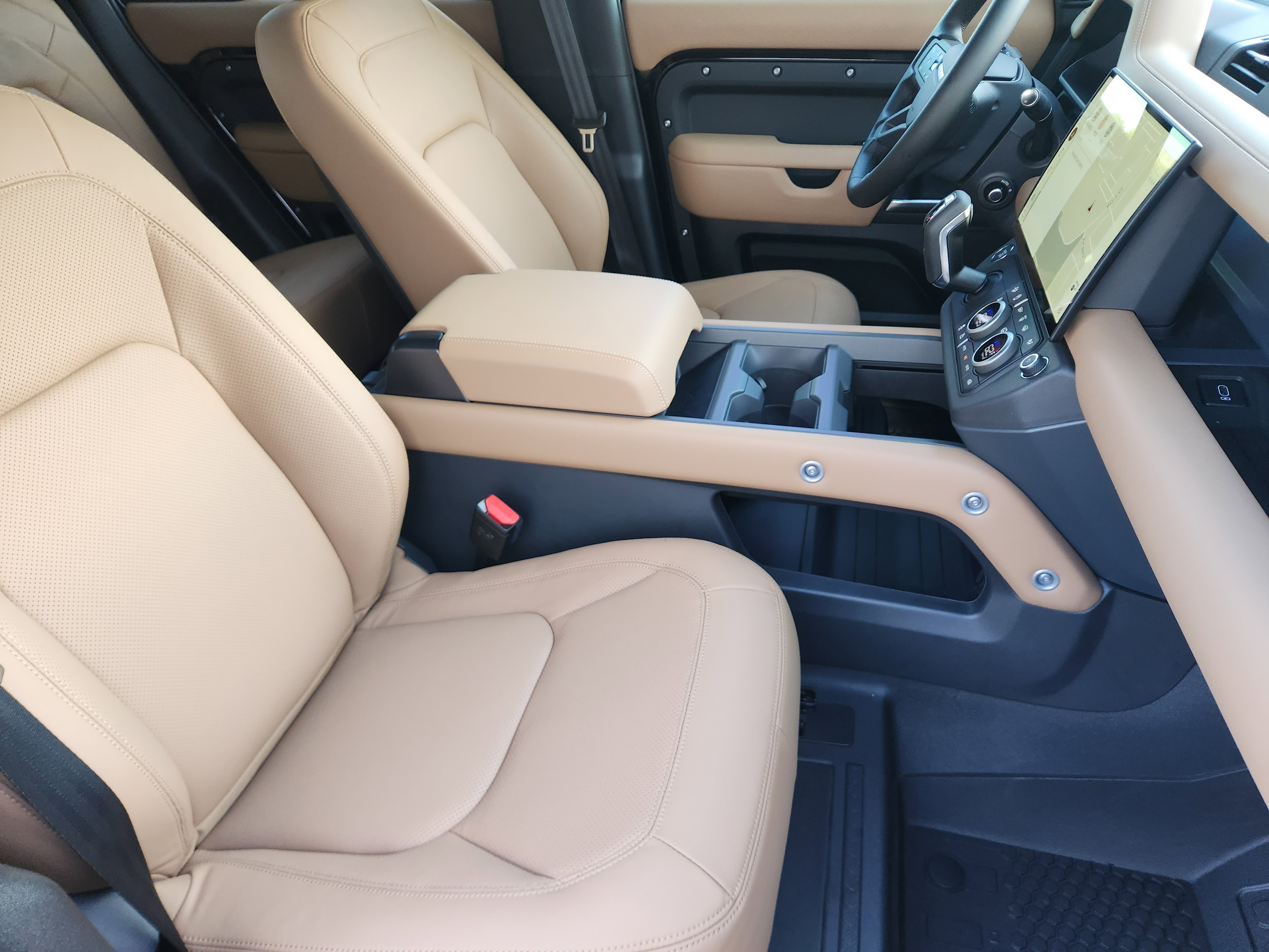 New 2026 Land Rover Defender 110 X-Dynamic SE image 13