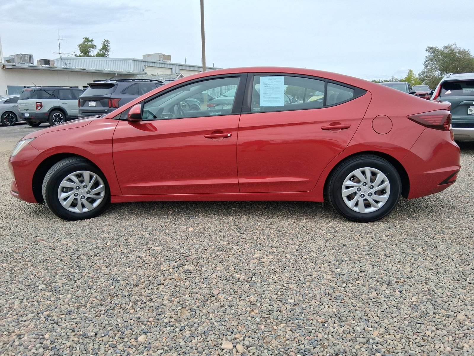 Used 2020 Hyundai Elantra SE FWD image 2