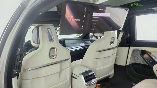 Used 2024 BMW i7 xDrive60 image 33