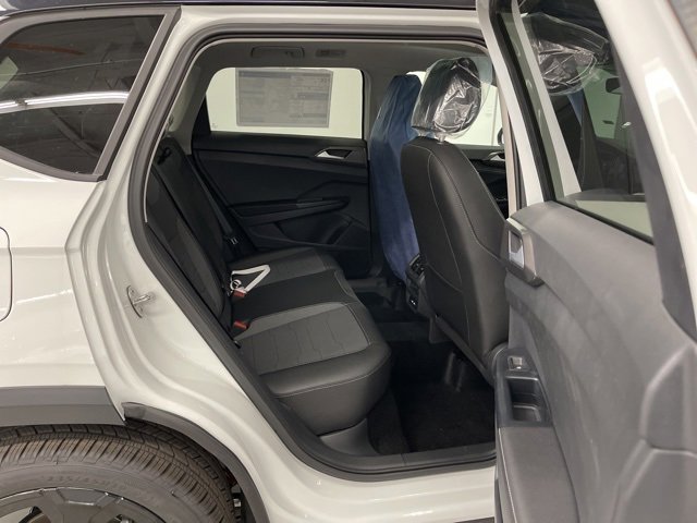 New 2026 Volkswagen Taos SE image 12