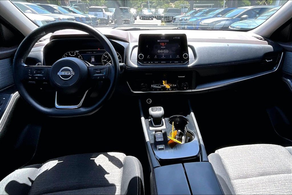Used 2023 Nissan Rogue SV FWD image 11