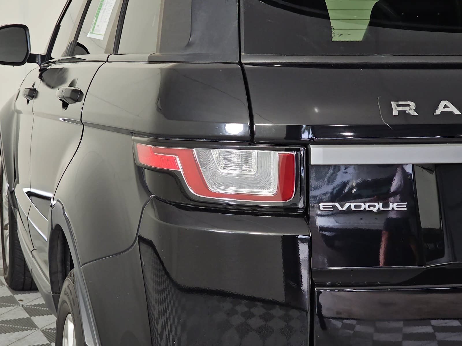 Used 2018 Land Rover Range Rover Evoque SE AWD/4WD image 29
