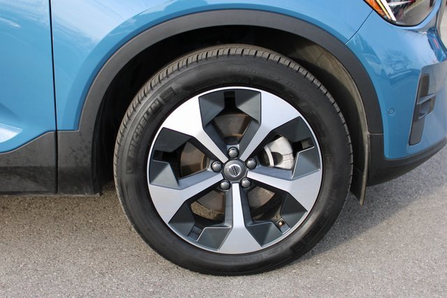 Used 2025 Volvo XC40 B5 Plus image 40