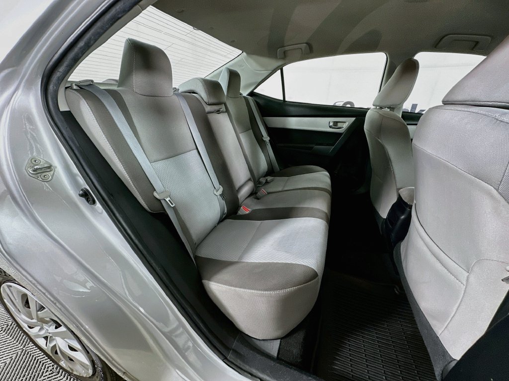 Used 2018 Toyota Corolla LE FWD image 29