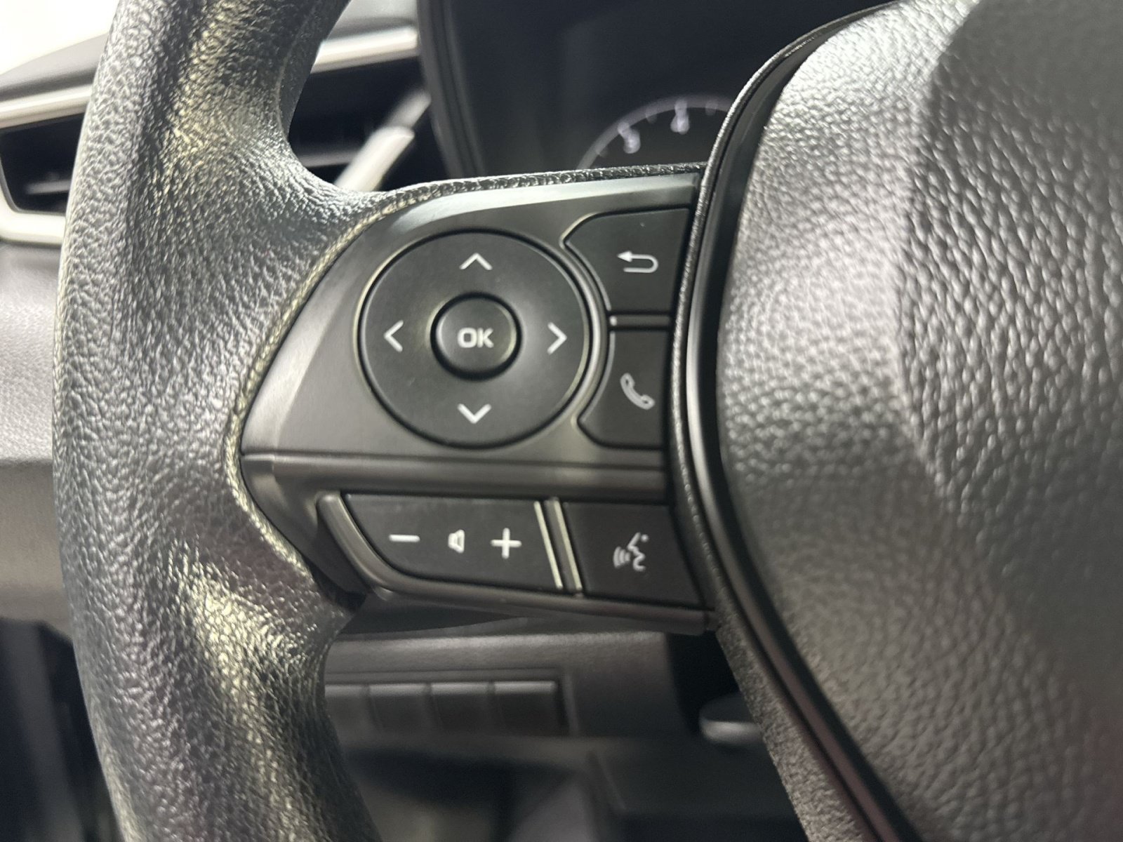 Used 2025 Toyota Corolla LE w/ Convenience Package FWD image 45