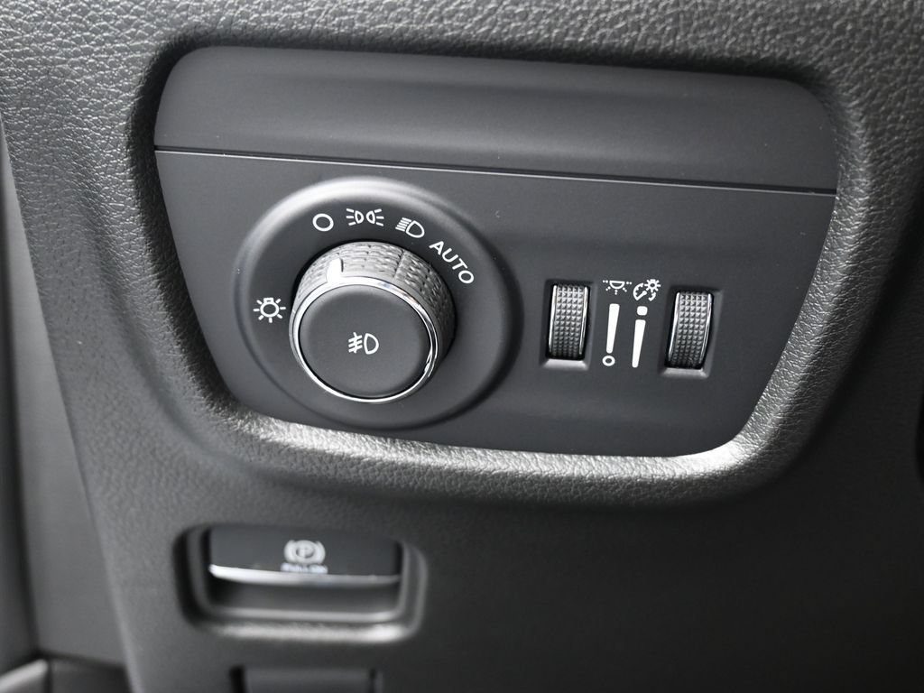 Used 2025 Jeep Grand Cherokee L Limited RWD image 24