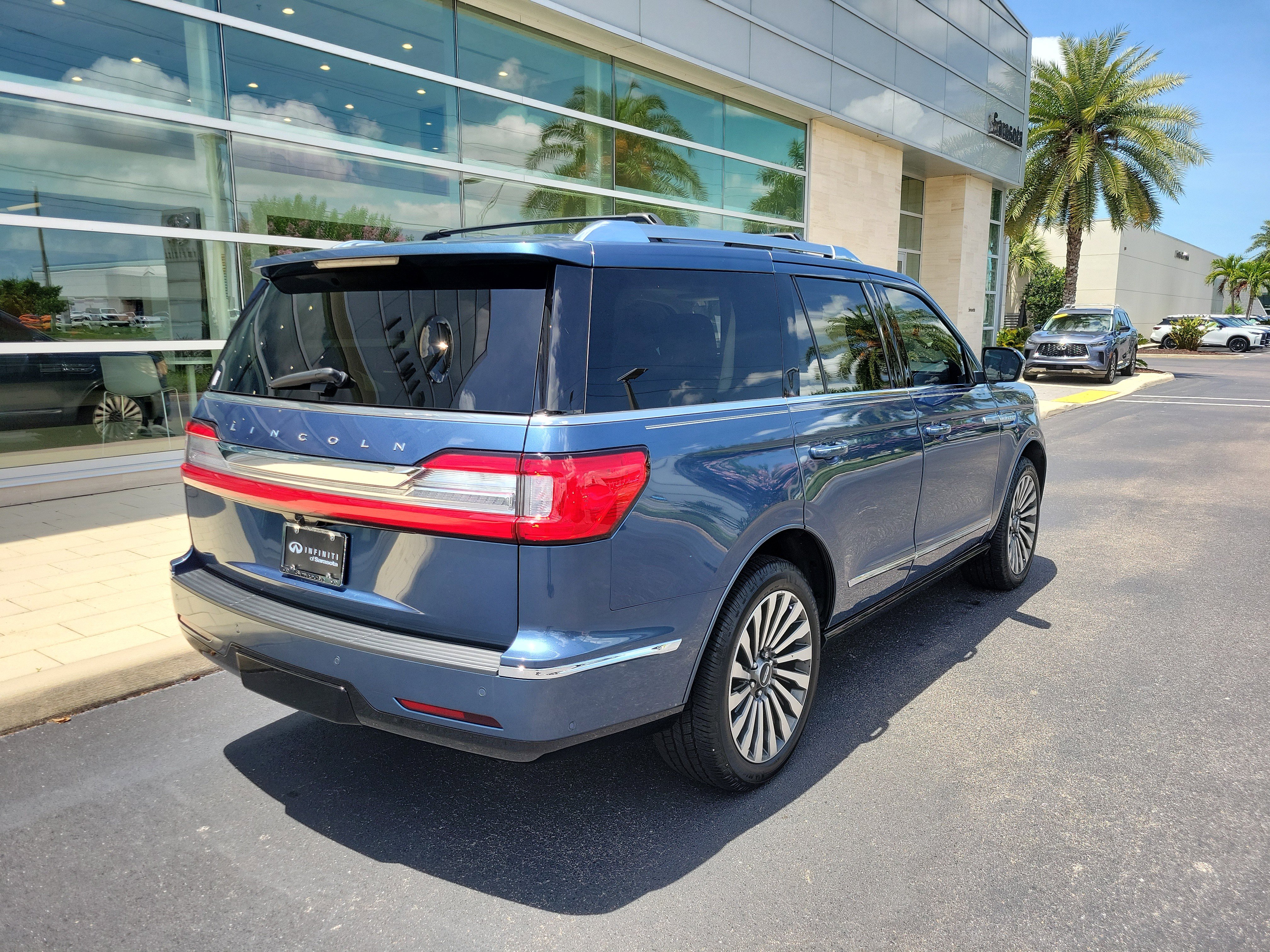 Used 2020 Lincoln Navigator Reserve w/ Luxury Package AWD/4WD image 4