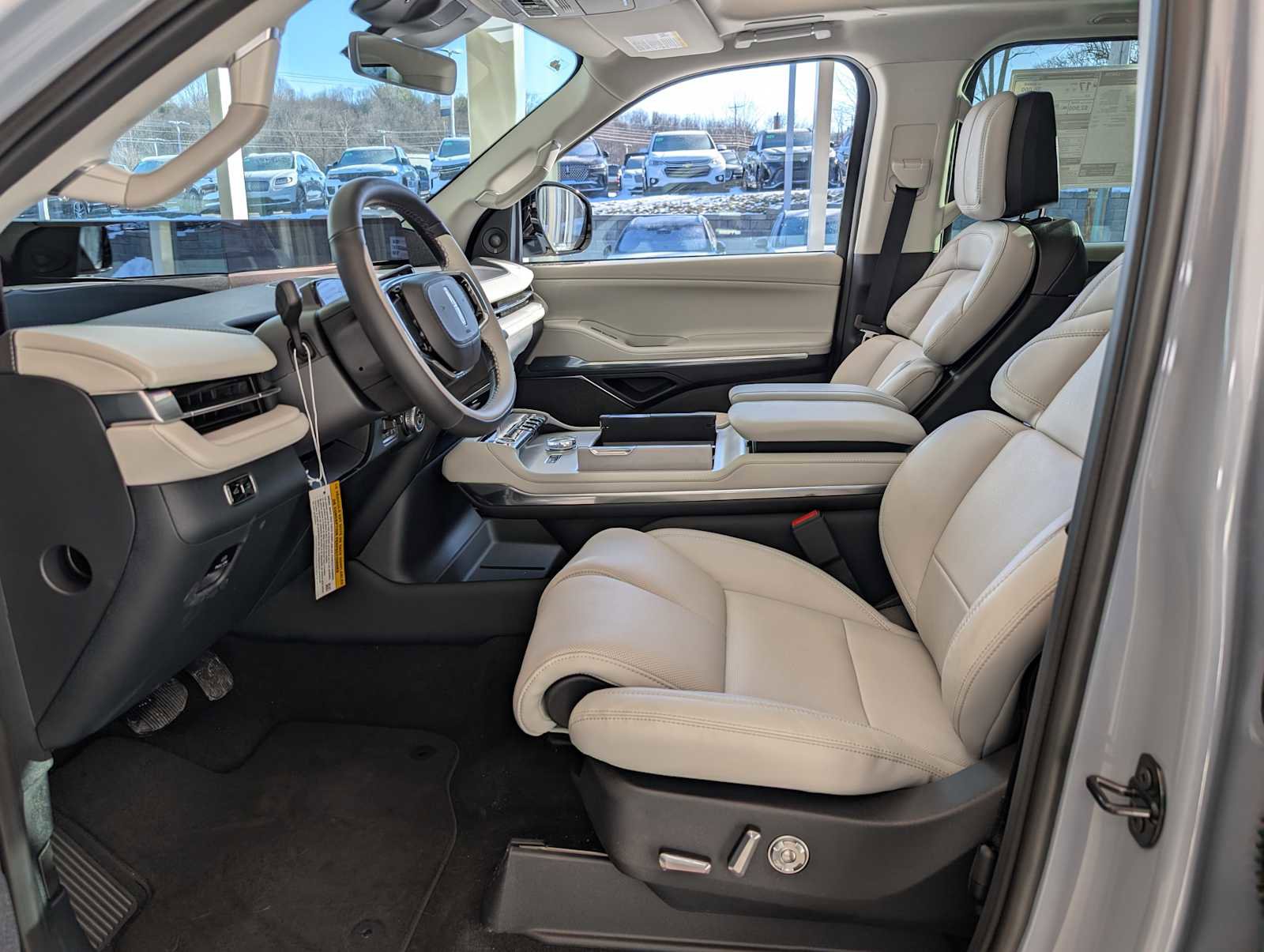 New 2026 Lincoln Navigator L Reserve w/ Jet Appearance Package image 3