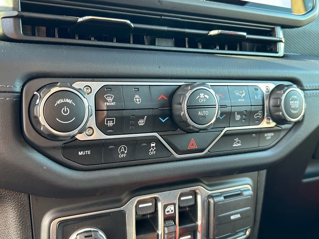 Used 2025 Jeep Gladiator Mojave w/ Convenience Group image 34