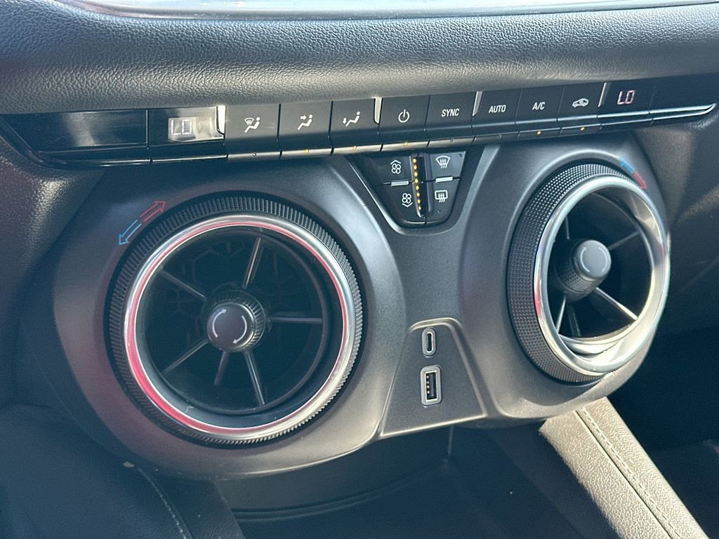 Used 2019 Chevrolet Blazer LT FWD image 15