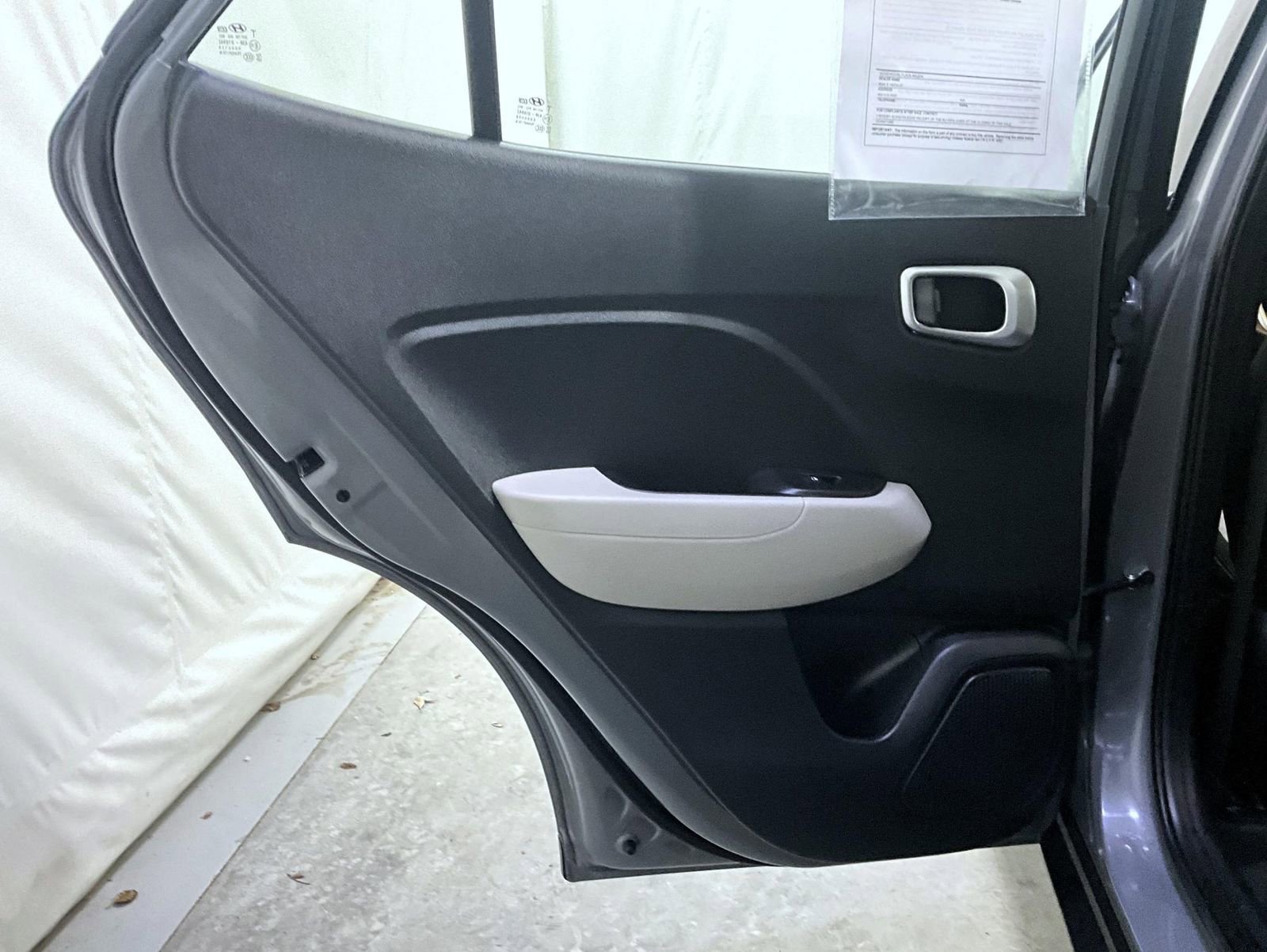 Used 2023 Hyundai Venue SEL image 18