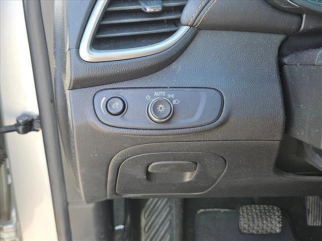 Used 2018 Chevrolet Trax LT w/ LT Convenience Package image 19